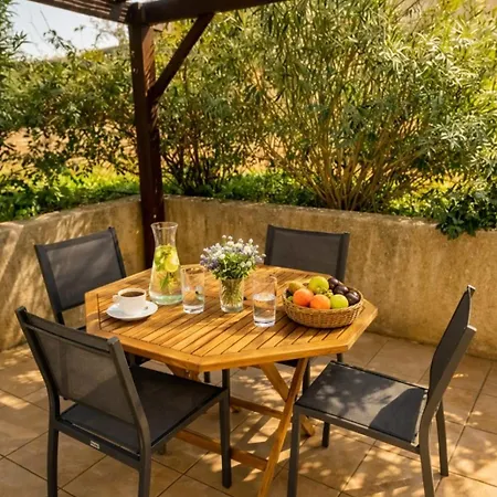 Magnifique Mini Terrasse Avec Wifi Piscine A Pied *